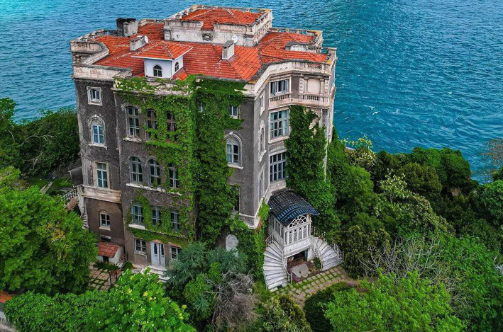 Eşsiz Mimarisi ve Tarihsel Detaylarıyla İstanbul’da Bulunan Dört Gözde Yapı