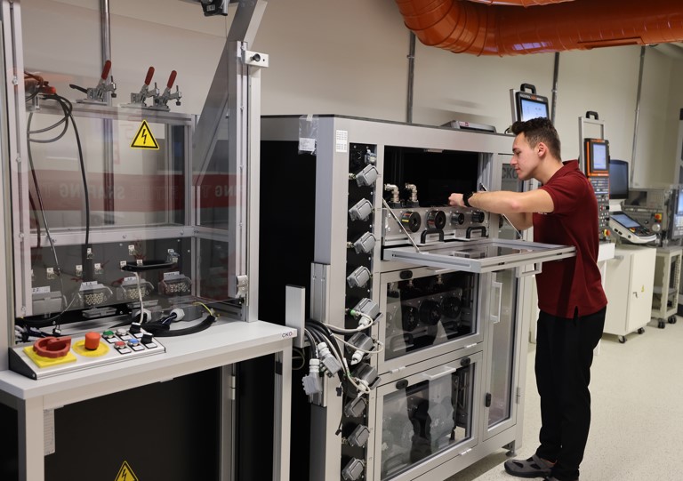 Mitsubishi, Türkiye CNC Yenileme Merkezi ile Türkiye’nin Geleceğine Yatırım Yapıyor